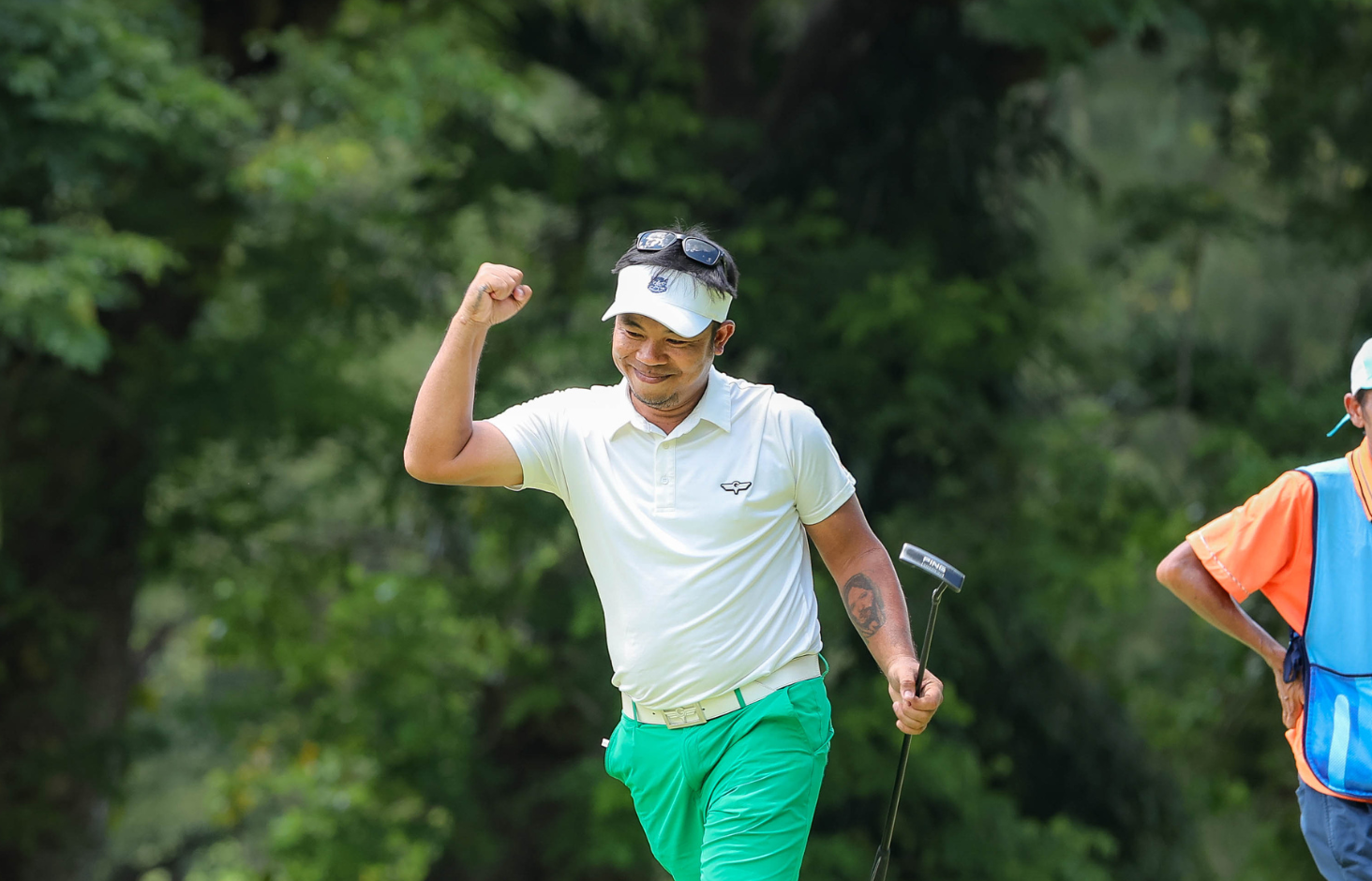 Steady Gialon cruises to 6-shot romp as rivals falter