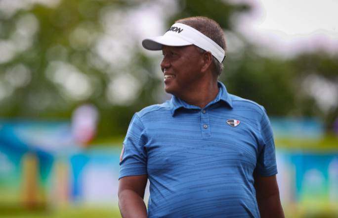 Lascuña dominates despite weather delays, leads with solid 67