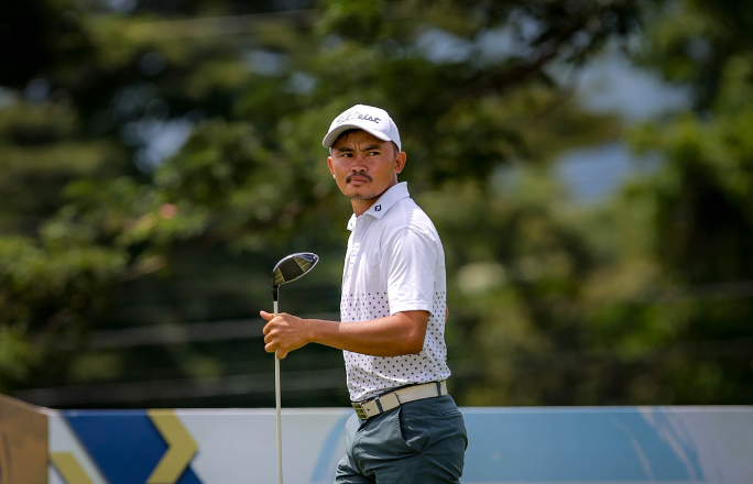 Lumbo stuns field with solid 67, leads ICTSI South Pacific Classic by 3